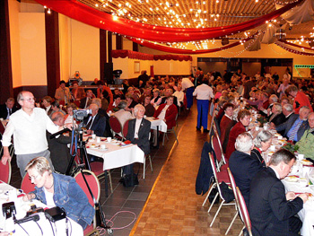 Blick in den gut gef�llten Waldhof in Vechta