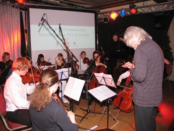 Orchester der Kreismusikschule spielt zur Er�ffnung