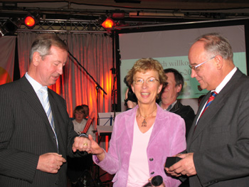 Manfred Carstens erh�lt den Ehrenring f�r das Oldenburger M�nsterland