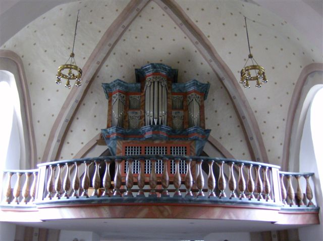 Der Orgelboden mit Orgel